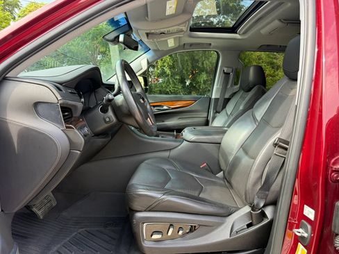 Used 2020 Cadillac Escalade Premium Luxury RWD image 11