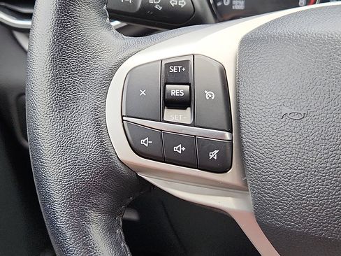 Used 2022 Ford Explorer XLT w/ Equipment Group 202A AWD/4WD image 21