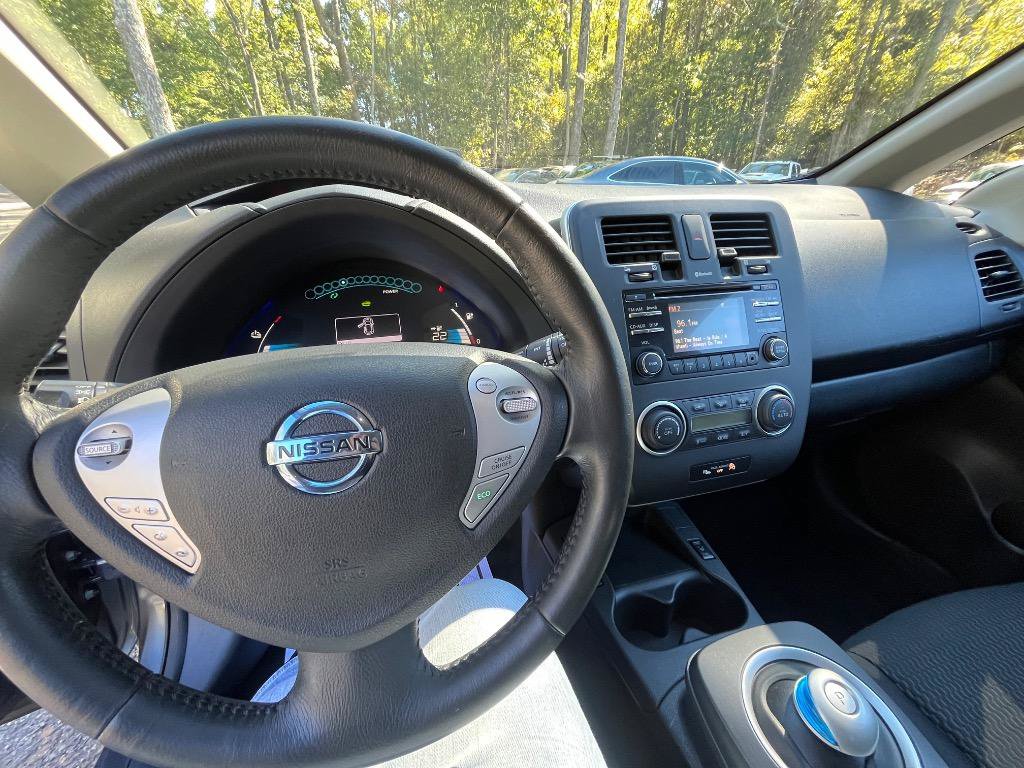 Used 2015 Nissan Leaf S w/ Charge Package FWD image 17