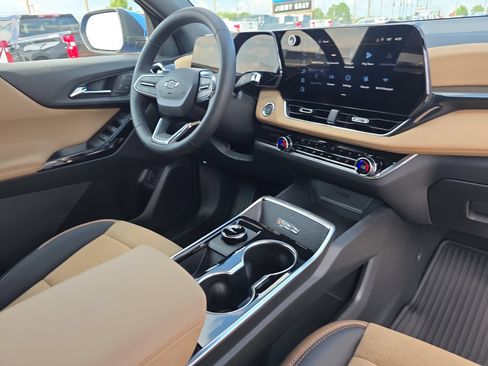 New 2027 Chevrolet Equinox ACTIV w/ Safety and Technology Package AWD/4WD image 16