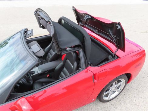 Used 2007 Chevrolet Corvette Convertible w/ Preferred Equipment Group RWD image 17