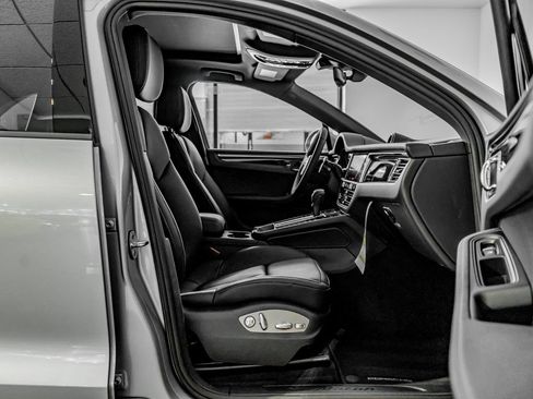 Certified 2026 Porsche Macan AWD/4WD image 25