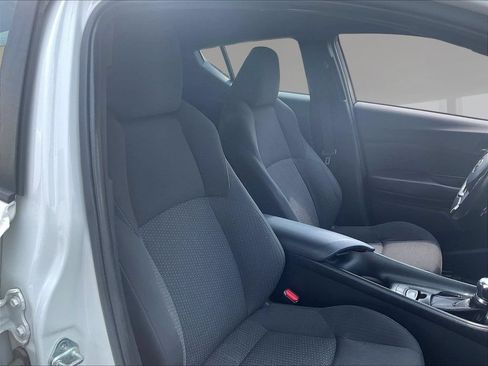 Used 2018 Toyota C-HR XLE FWD image 27