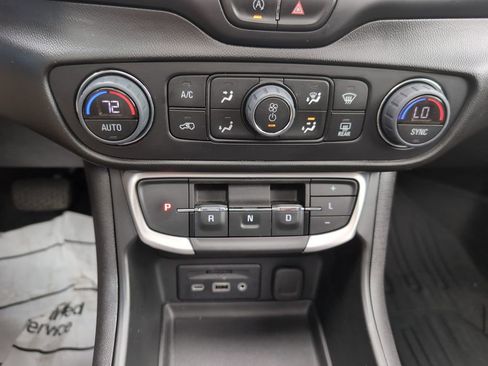 Used 2023 GMC Terrain SLT w/ Infotainment Package II AWD/4WD image 27