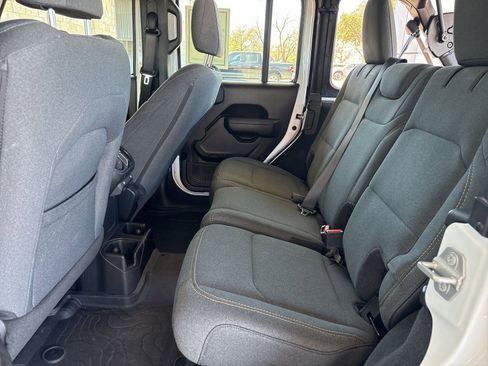 Used 2025 Jeep Wrangler Sport image 15