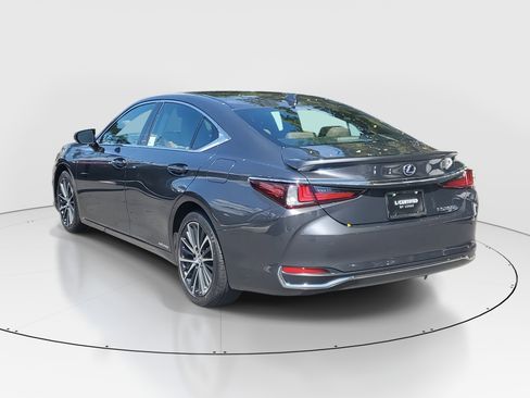 Certified 2022 Lexus ES 300h w/ Premium Package image 6