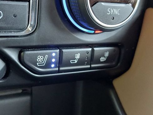 Used 2022 Chevrolet Suburban Premier AWD/4WD image 16