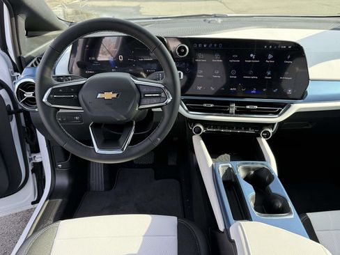 New 2026 Chevrolet Equinox EV LT image 8