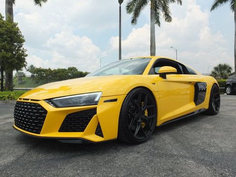 Used 2021 Audi R8 V10 w/ Premium Package RWD image 22