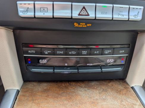 Used 2014 Mercedes-Benz E 350 Sedan image 33