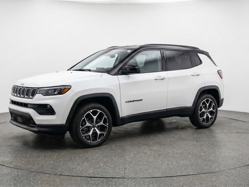 Used 2025 Jeep Compass Limited AWD/4WD image 3