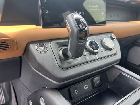 Used 2023 Land Rover Defender 130 X-Dynamic SE AWD/4WD image 25