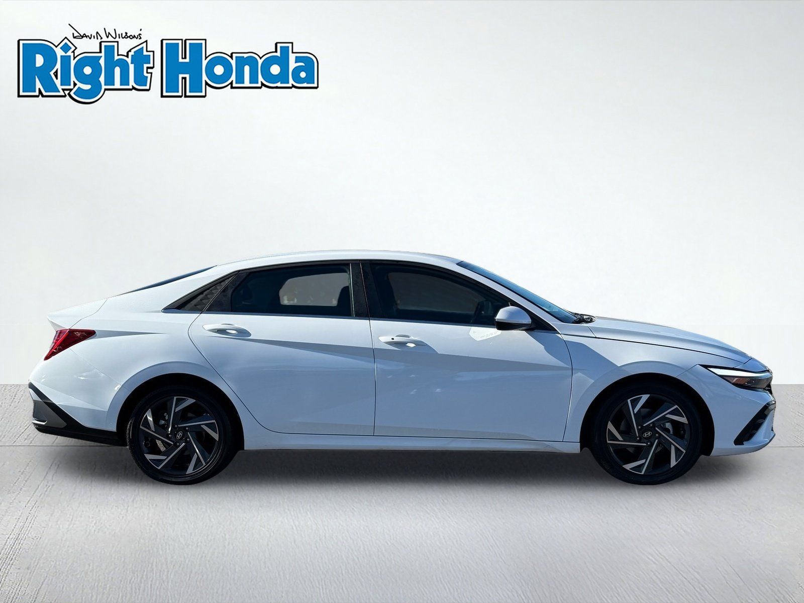 Used 2025 Hyundai Elantra SEL FWD image 9