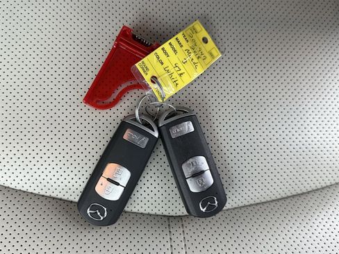 Used 2018 MAZDA MAZDA3 Grand Touring image 49