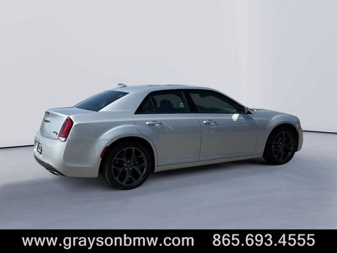 Used 2023 Chrysler 300 S w/ Comfort Group RWD image 3