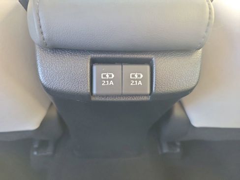 Used 2021 Toyota Prius XLE image 15