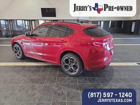 Used 2022 Alfa Romeo Stelvio Veloce AWD/4WD image 6