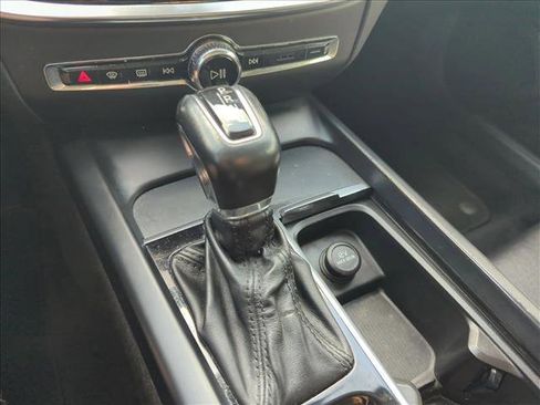 Used 2020 Volvo S60 T5 Momentum w/ Premium Package image 12