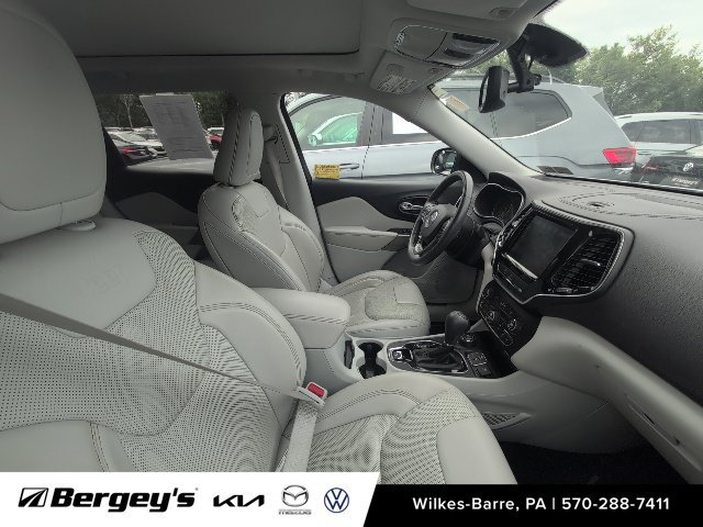 Used 2019 Jeep Cherokee Limited AWD/4WD image 8