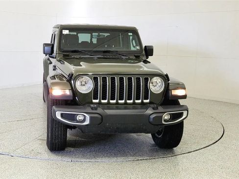 Used 2023 Jeep Gladiator Overland w/ Cold Weather Group AWD/4WD image 2