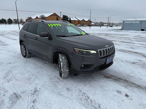 Used 2021 Jeep Cherokee Latitude Plus image 2