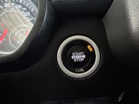 Used 2023 RAM 1500 Laramie AWD/4WD image 18