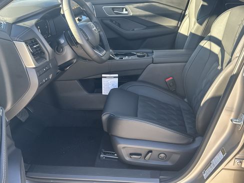New 2026 Nissan Rogue Platinum w/ Platinum Premium Package AWD/4WD image 9