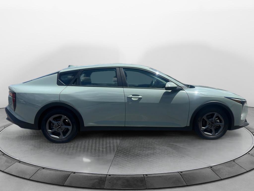 Used 2025 Kia K4 FWD image 2