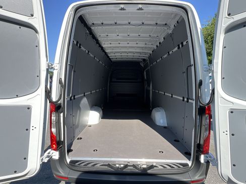New 2026 Mercedes-Benz Sprinter 2500 image 33