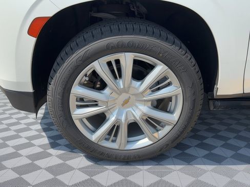 Certified 2024 Chevrolet Suburban High Country AWD/4WD image 13