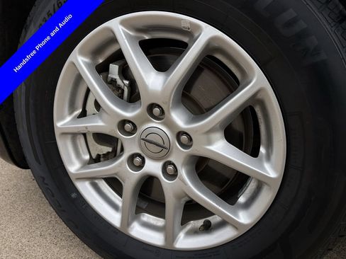 Used 2024 Chrysler Pacifica Touring-L FWD image 11