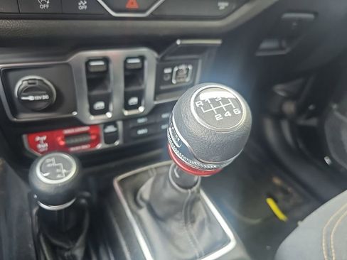 Used 2025 Jeep Wrangler Sport AWD/4WD image 11