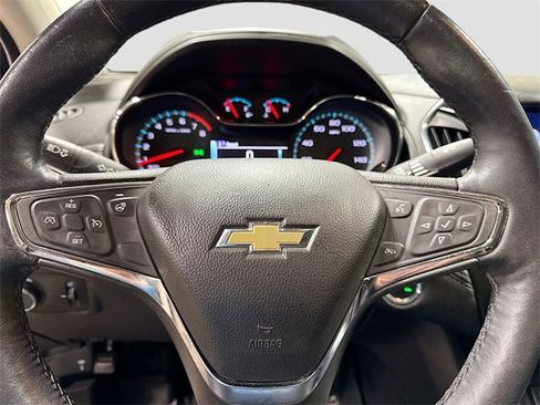 Used 2018 Chevrolet Cruze Premier image 13