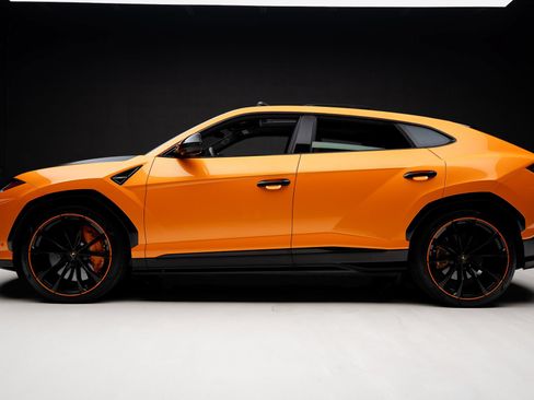 Used 2021 Lamborghini Urus AWD/4WD image 17
