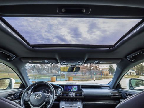 Used 2016 Lexus RC F image 6