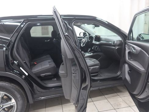 Used 2025 Chevrolet Blazer LT AWD/4WD image 9