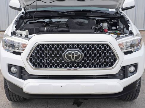 Used 2019 Toyota Tacoma TRD Sport image 7