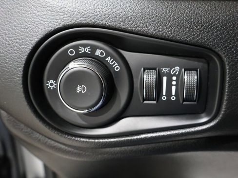 Used 2015 Jeep Renegade Trailhawk image 32