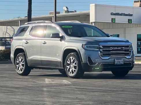 Used 2023 GMC Acadia SLT image 2