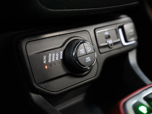 Used 2022 Jeep Renegade Trailhawk image 30