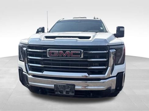 Used 2024 GMC Sierra 3500 SLE w/ SLE Convenience Package AWD/4WD image 3