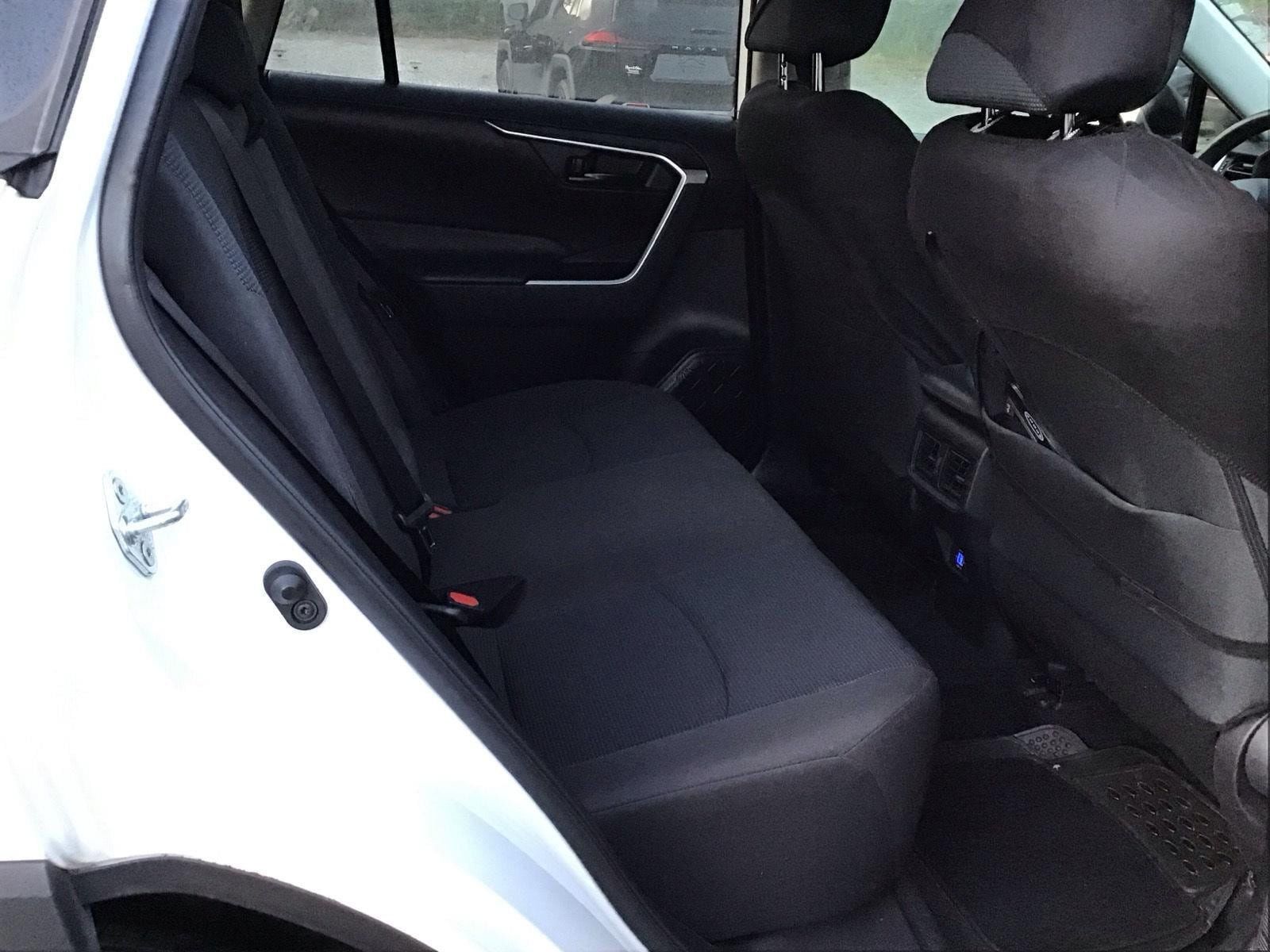 Used 2022 Toyota RAV4 LE FWD image 5