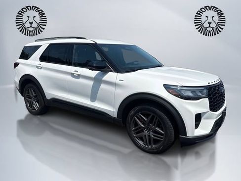New 2026 Ford Explorer ST-Line w/ ST-Line Street Pack AWD/4WD image 3