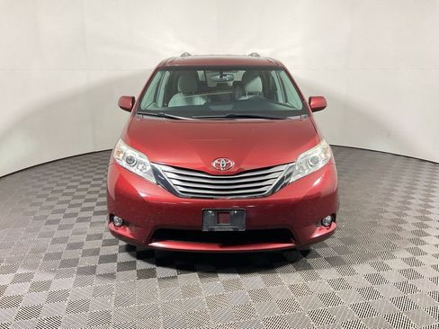Used 2017 Toyota Sienna XLE w/ XLE Navigation Package image 9