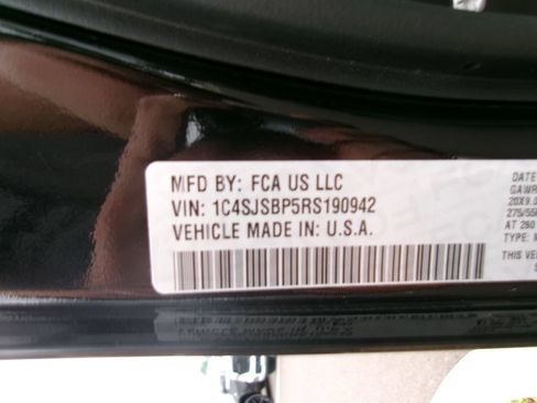 Certified 2024 Jeep Wagoneer L Series II AWD/4WD image 19