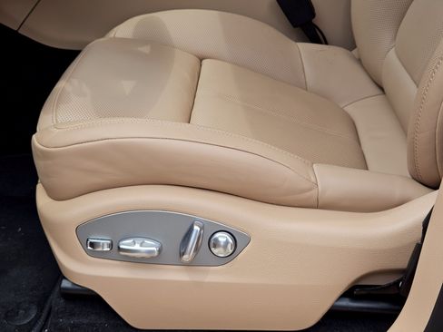 Certified 2026 Porsche Macan AWD/4WD image 23