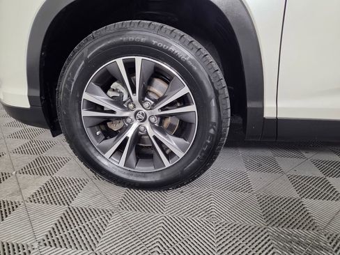 Used 2019 Toyota Highlander LE image 10