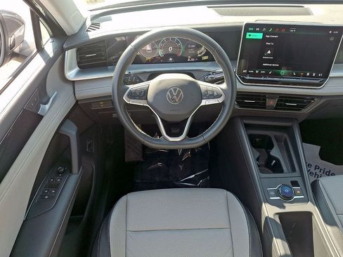Used 2026 Volkswagen Tiguan SE AWD/4WD image 11