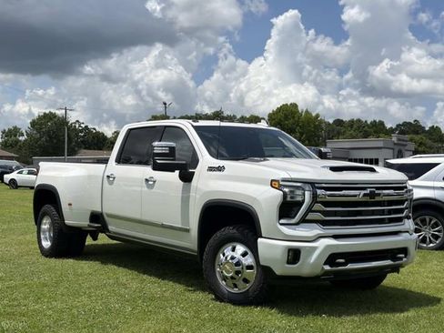 Used 2024 Chevrolet Silverado 3500 High Country w/ High Country Premium Package AWD/4WD image 10