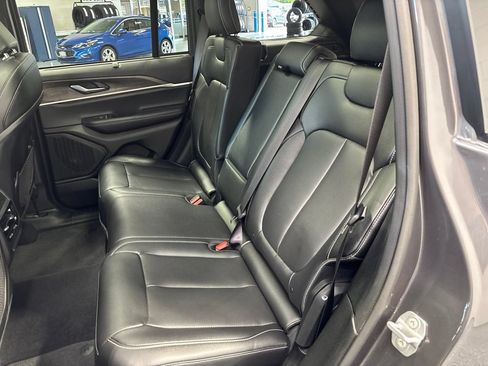 Used 2025 Jeep Grand Cherokee Limited w/ Luxury Tech Group II AWD/4WD image 55
